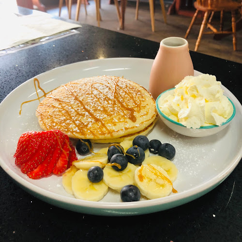 Three Sista's Cafe - Singleton