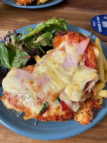 Henley's Bar & Kitchen