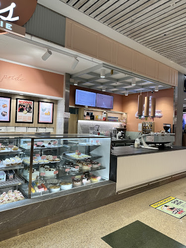 Poles Patisserie - Hospitality and gastronomy