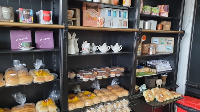 Rise Bakehouse Cafe - Hospitality and gastronomy