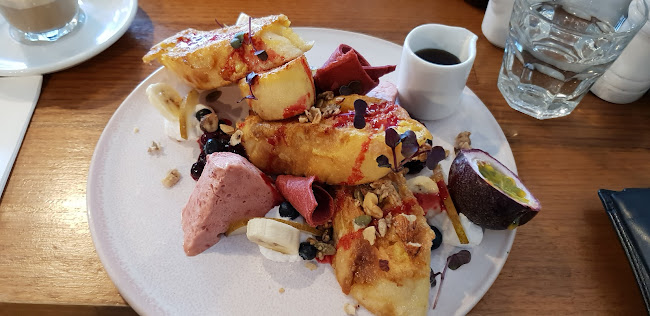 Comentarii opinii despre Nola's Foodstore Catering