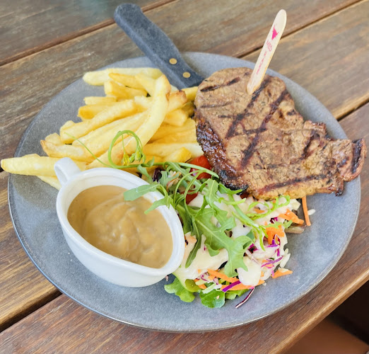 North Lakes Tavern - Hospitality and gastronomy