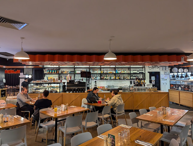 Slices Caroline Springs - Hospitality and gastronomy