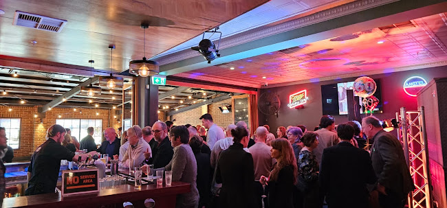 Comentarii opinii despre Universal Bar