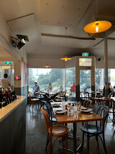 IPSOS Restaurant & Bar