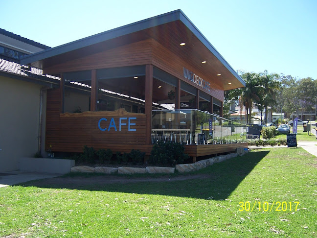 Wangi Deck Cafe - Wangi Wangi