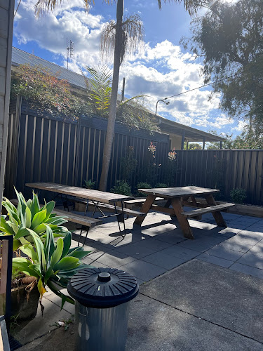 Ling’s Cafe & Store - Ellalong