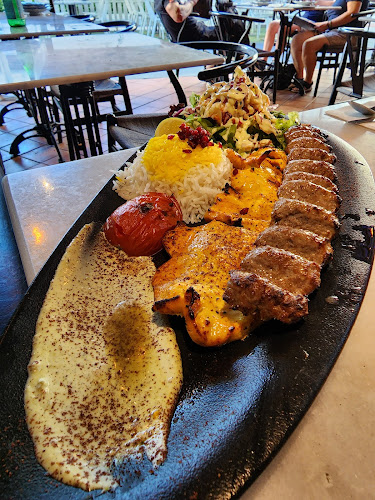 8/90 Surf Parade, Broadbeach QLD 4218