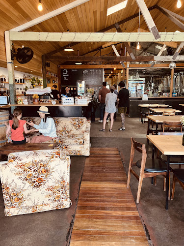 Comentarii opinii despre Noodledoof Brewing & Distilling Co.