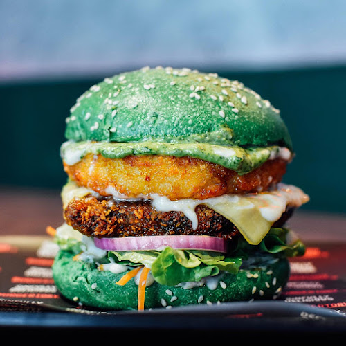 13/15 Lake St, Caroline Springs VIC 3023