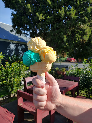 Comentarii opinii despre The Mogo Ice Creamery