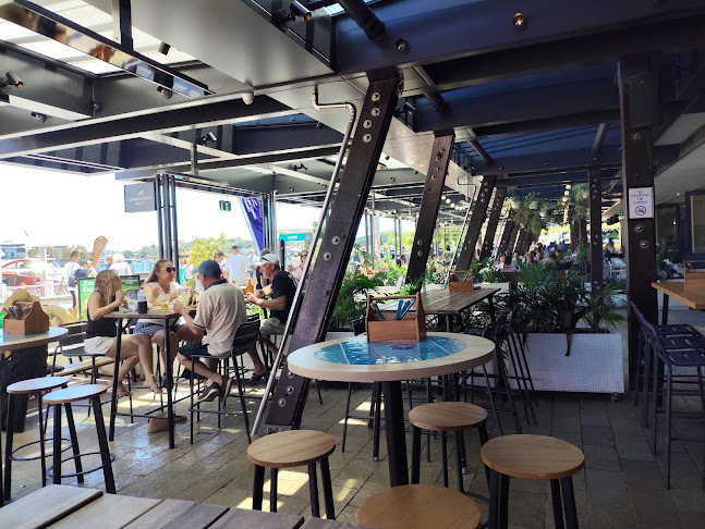 Henley's Bar & Kitchen - Hospitality and gastronomy