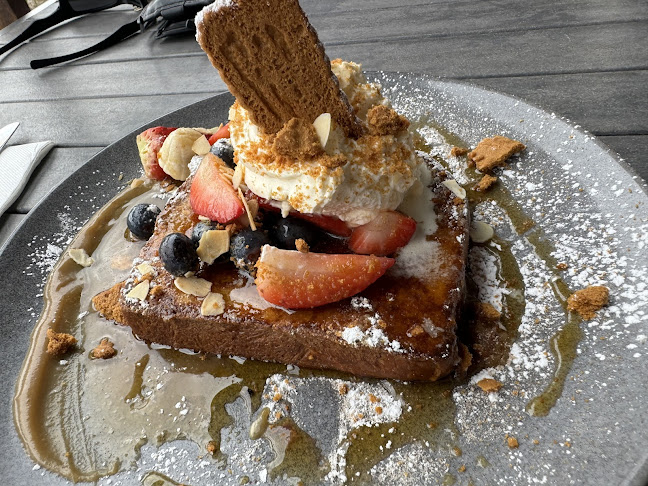 The Deck Cafe Lovedale - Hospitality and gastronomy