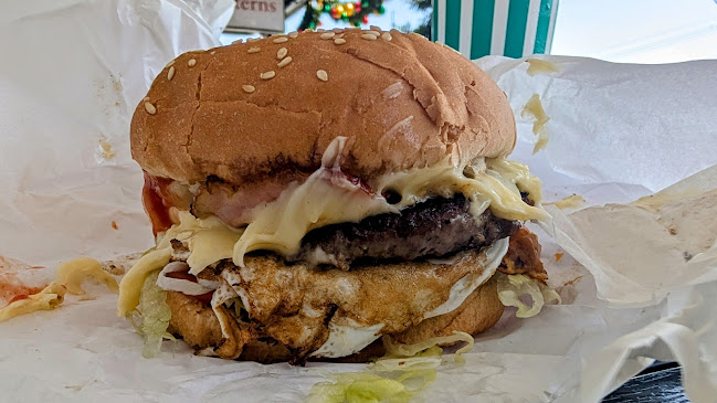 Paul's Famous Hamburgers - Hospitality and gastronomy