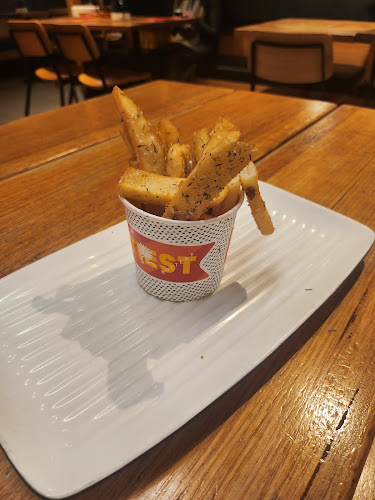 Pacific Fair Shopping Centre, Hooker Blvd, Broadbeach Waters QLD 4218