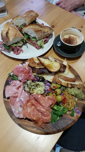 Opinii despre Deli & Dine în Corrimal - Hospitality and gastronomy