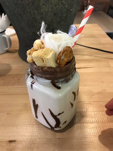 16 High St, Kyneton VIC 3444