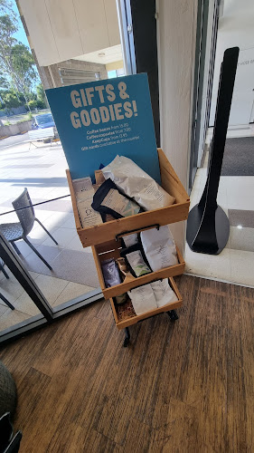 Opinii despre Jamaica Blue The Ridge Shopping Centre în Kearneys Spring - Hospitality and gastronomy