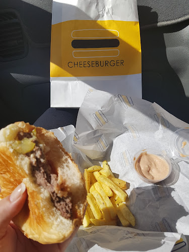 Cheeseburger Adelaide - Hospitality and gastronomy