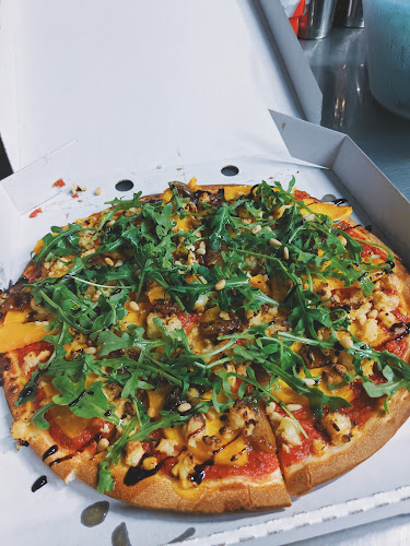 Comentarii opinii despre Plain Jane Pizza N Shakes