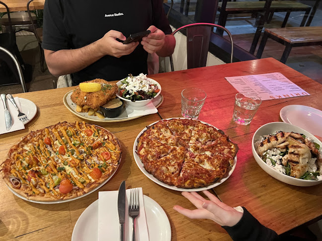 Old School Pizza & Stonegrill - Coburg