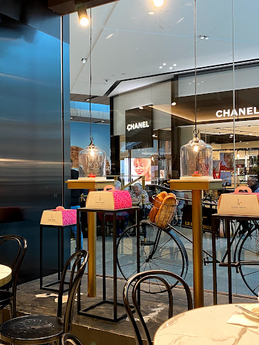 Hooker Blvd, Broadbeach QLD 4218