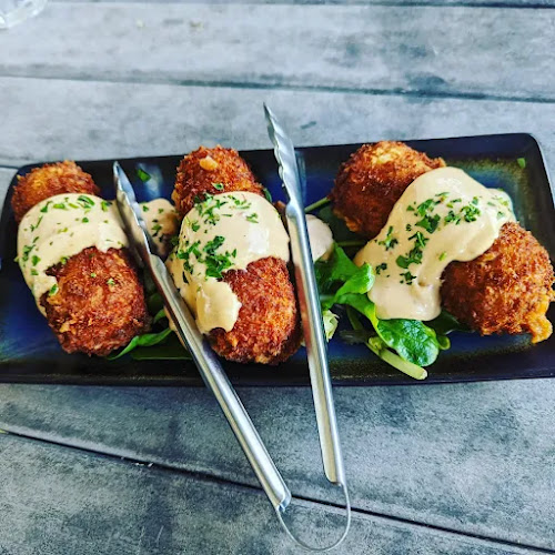 The Deck Cafe Lovedale - Hospitality and gastronomy