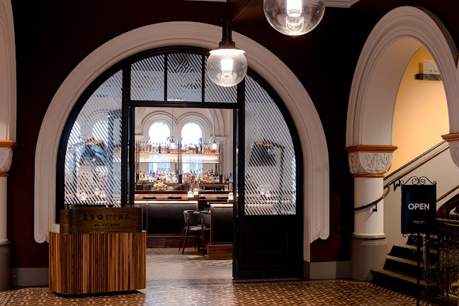 Comentarii opinii despre ESQ Bar + Dining