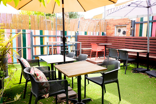 Comentarii opinii despre Bamboo Bean & Bamboo Burgers Cafe