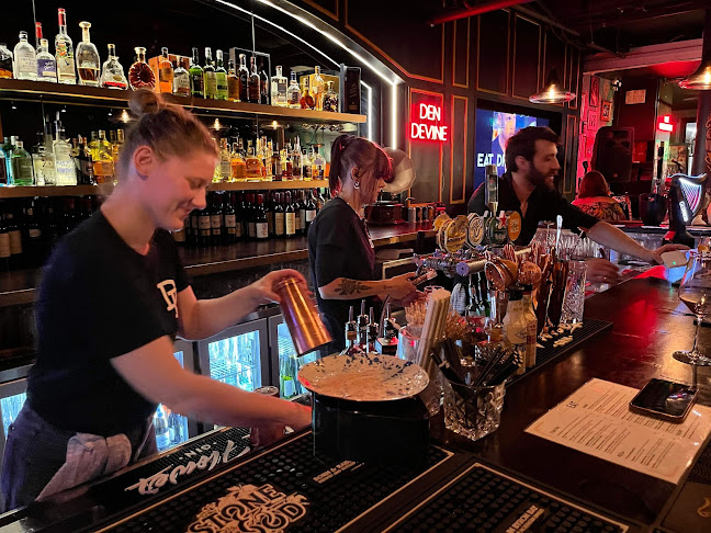 Den Devine Restaurant & Music Hall - Hospitality and gastronomy