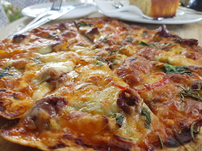 Comentarii opinii despre Hill End Estate