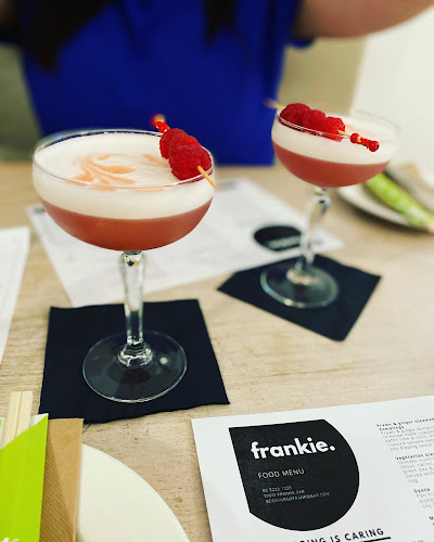 Comentarii opinii despre frankie. Bar & Eatery