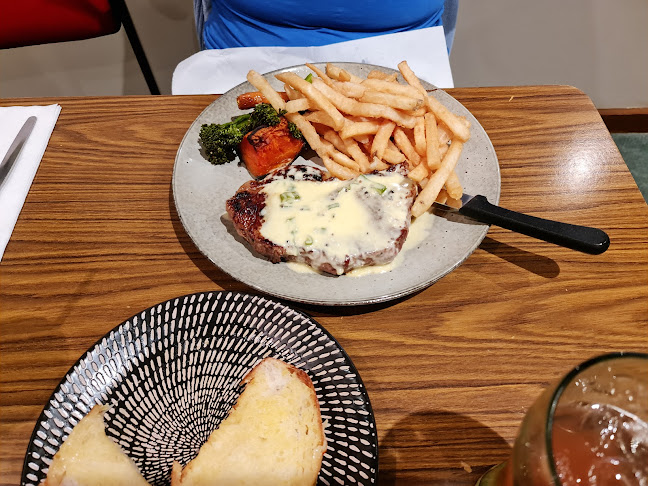 Opinii despre Yinnar Hotel în Melbourne - Hospitality and gastronomy