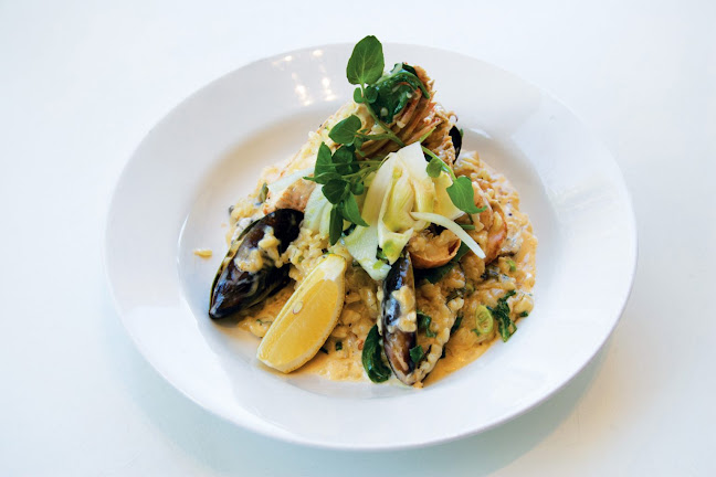 Opinii despre Cabarita Beach Hotel - Beach Bar & Grill în Sydney - Hospitality and gastronomy