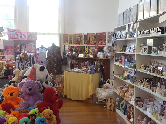 Comentarii opinii despre Penguin Undercover Market