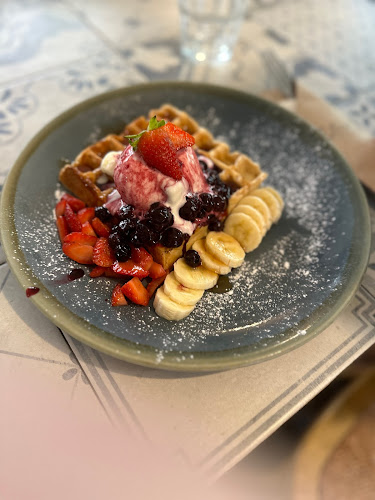 13 Tedder Ave, Main Beach QLD 4217