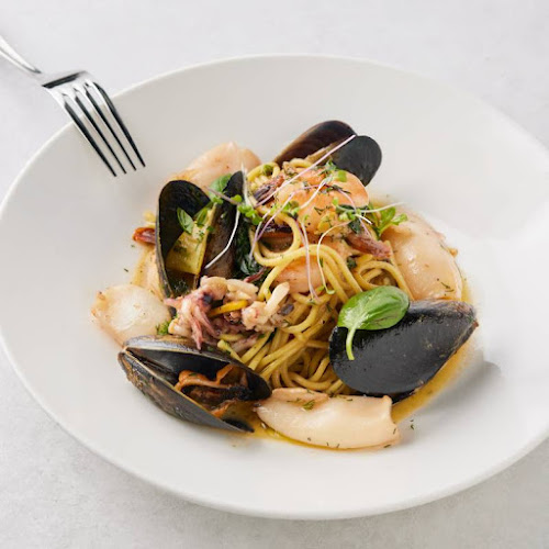 Left Bank Melbourne Restaurant & Cocktail Bar