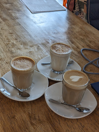 Comentarii opinii despre Ample Cafe & Bar