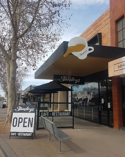 Stanley's Cafe / Restaurant