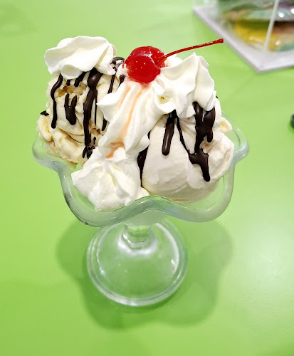 Yeppoon Gelato and Ice Cream (No Moo 4 U) - Hospitality and gastronomy