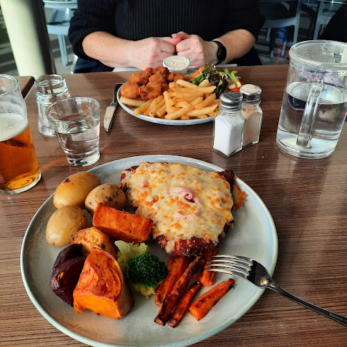 Comentarii opinii despre Waterfront Hotel