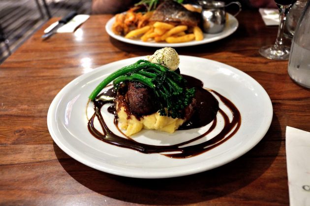 Comentarii opinii despre The Cornerstone Tavern