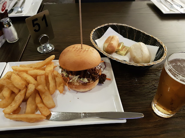 Waurn Ponds Hotel - Hospitality and gastronomy