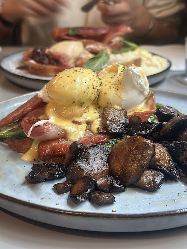 Murray Mews - Hospitality and gastronomy