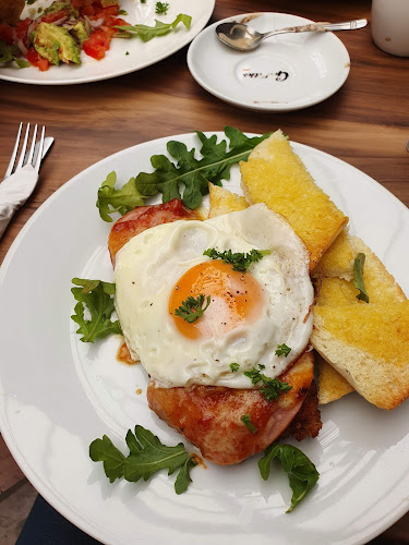 Warragul Plaza Cafe - Hospitality and gastronomy