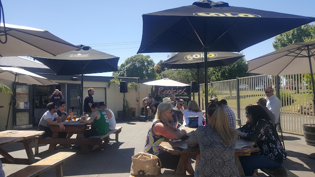 Opinii despre Rookies Pizzeria Bar & Grill în Newborough - Hospitality and gastronomy