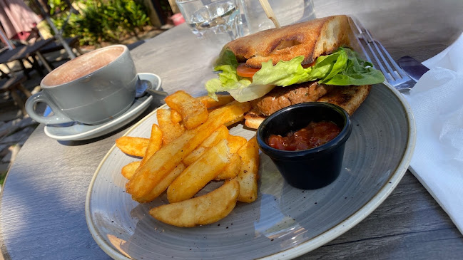 Lindsay's Cafe - Hospitality and gastronomy