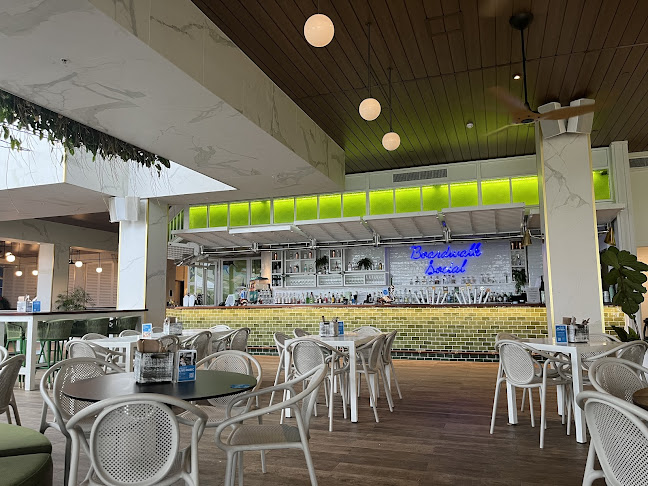 Comentarii opinii despre Boardwalk Social by Crystalbrook