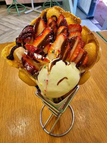 Shop 10/2 Elkhorn Ave, Surfers Paradise QLD 4217