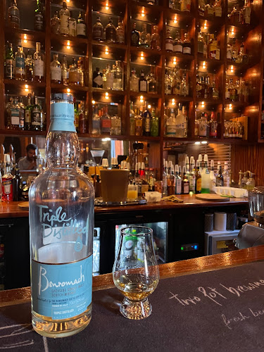 Two Fingers Bar - Hospitality and gastronomy